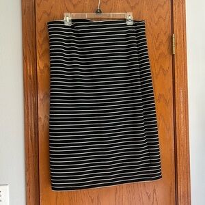 Stripped stretchy pencil skirt